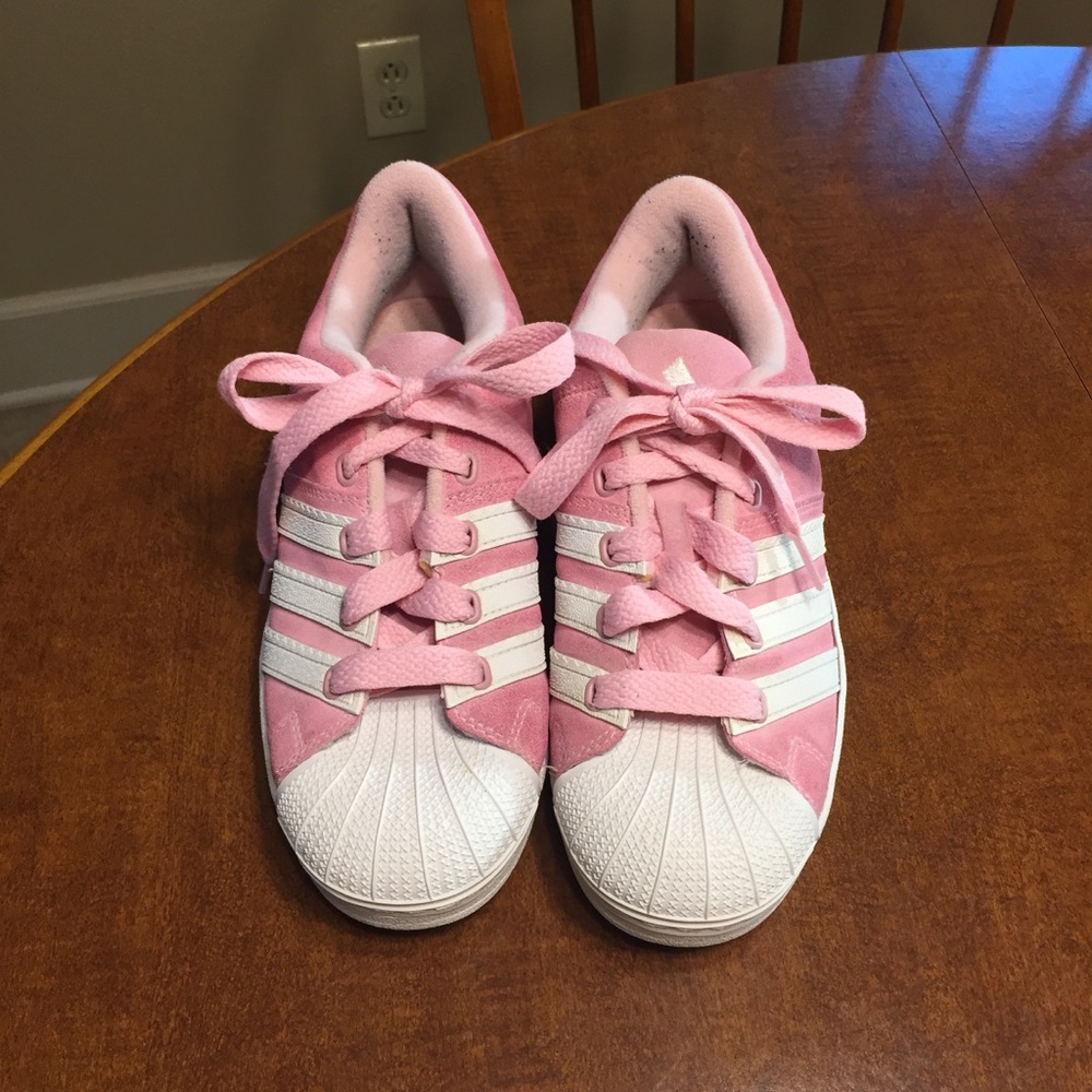 Bubble gum pink suede superstar Adidas!